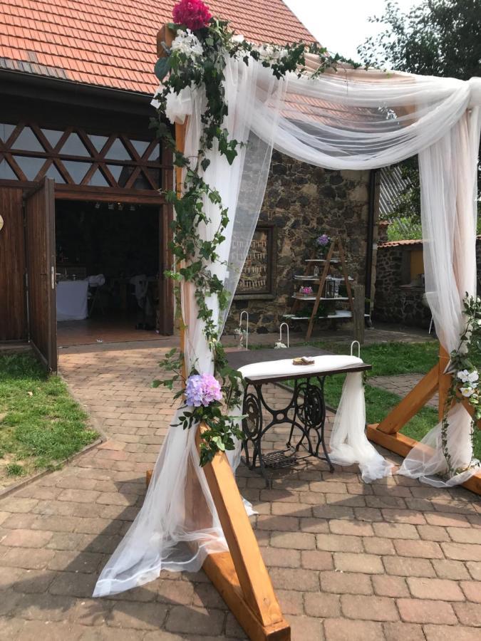 Penzion Hradecky Dvur Pilsen Exterior foto