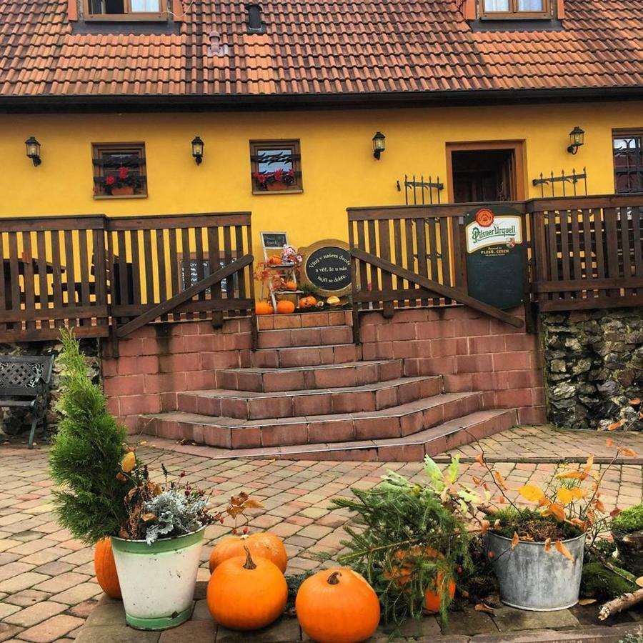 Penzion Hradecky Dvur Pilsen Exterior foto